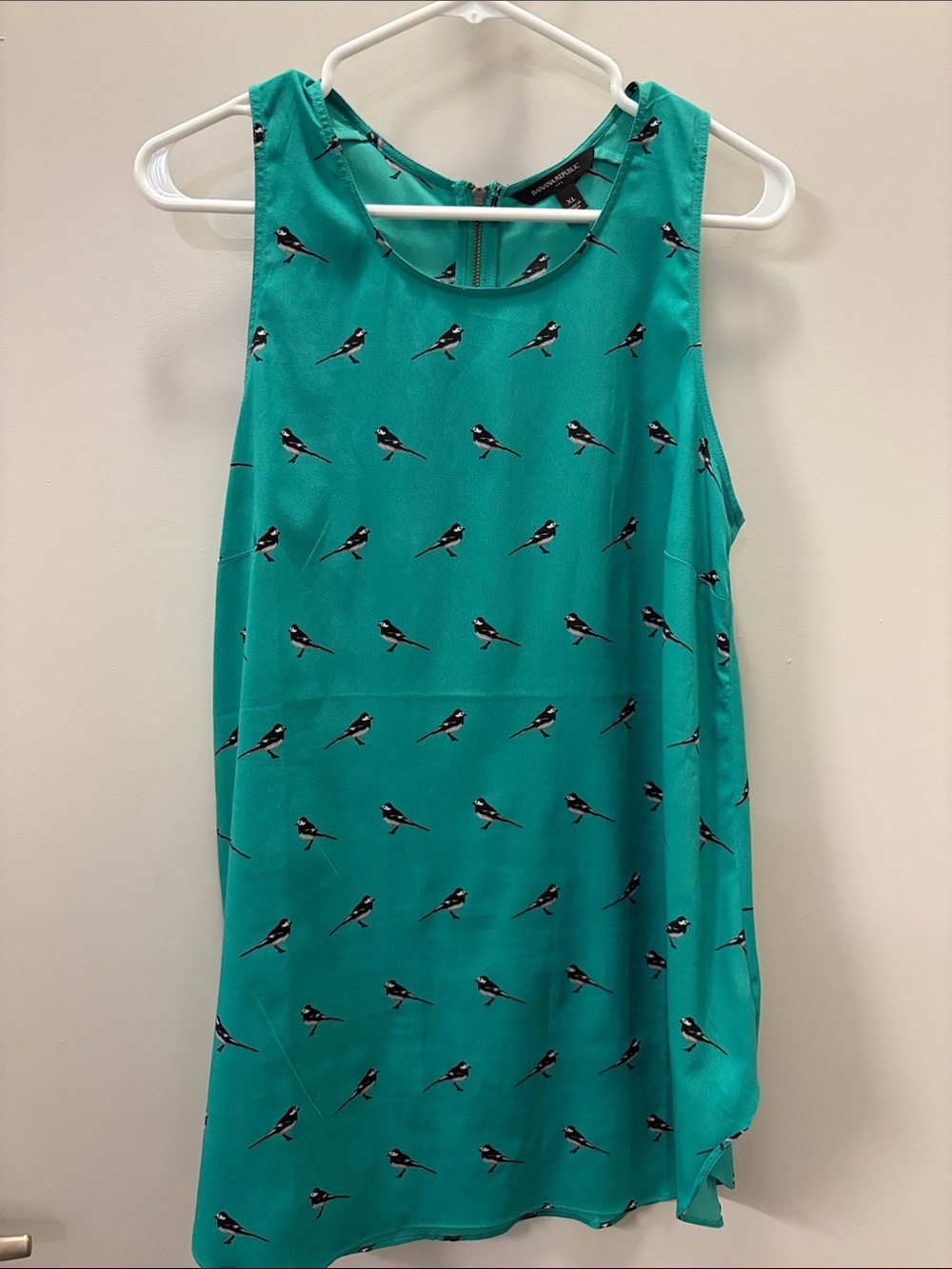 Banana Republic Kelly Green Sleeveless Blouse Zip Back